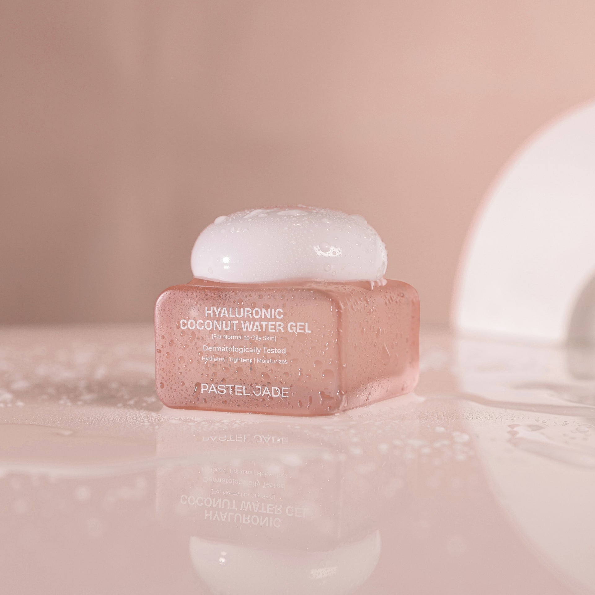 Hyaluronic Coconut Water Gel for Oily Skin
Oil-Control + Skin-Tightening + Post-Care Soothing Gel (50 g)